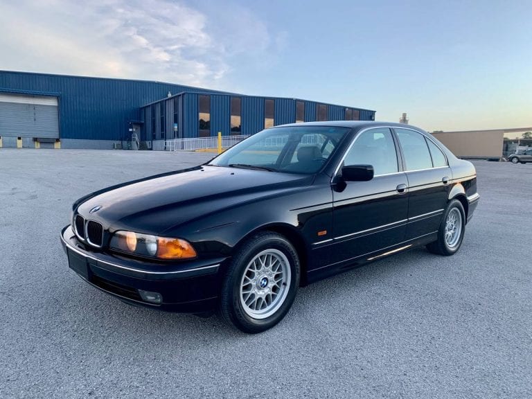 1999 BMW 528i Sedan with Manual Transmission - Klipnik