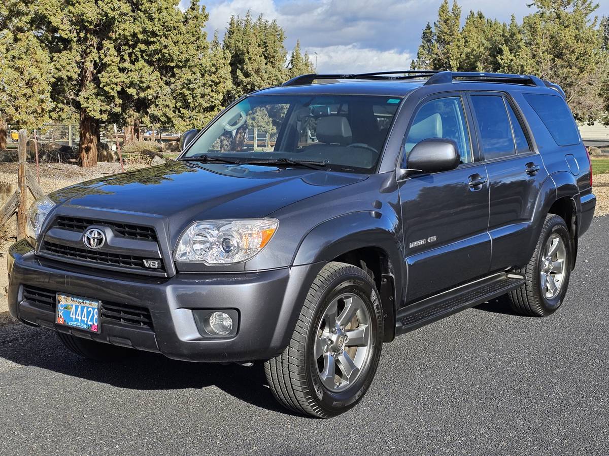 V8-equipped 2007 Toyota 4Runner Limited 4x4 with 98k Miles - Klipnik